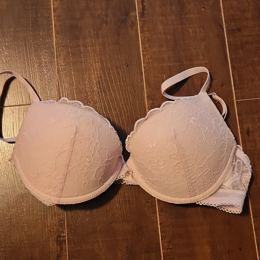 Bras - Picture 2 of 10